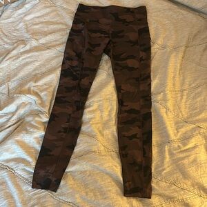 Lululemon brown camouflage leggings with pockets